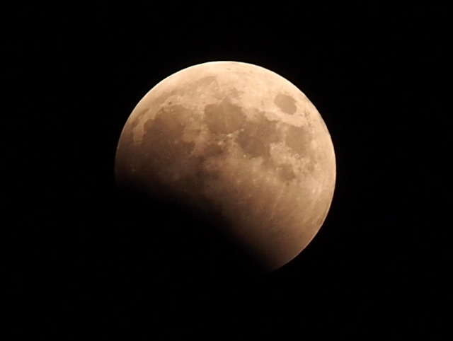 皆既月食2014年10月8日・18時30分