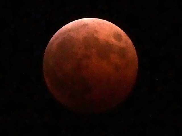 皆既月食2014年10月8日・19時32分