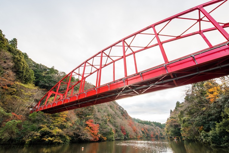 君津市亀山湖の紅葉クルーズ20161211-4（赤い橋）